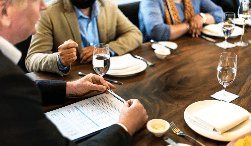 How to navigate a lunch interview